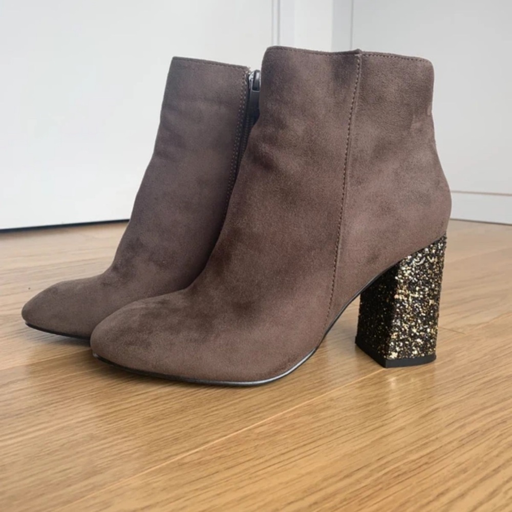 Elegant Brown Suede Heeled Boots with Glitter Block Heel